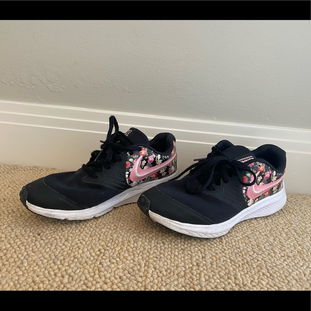 Nike Star Runner running shoes